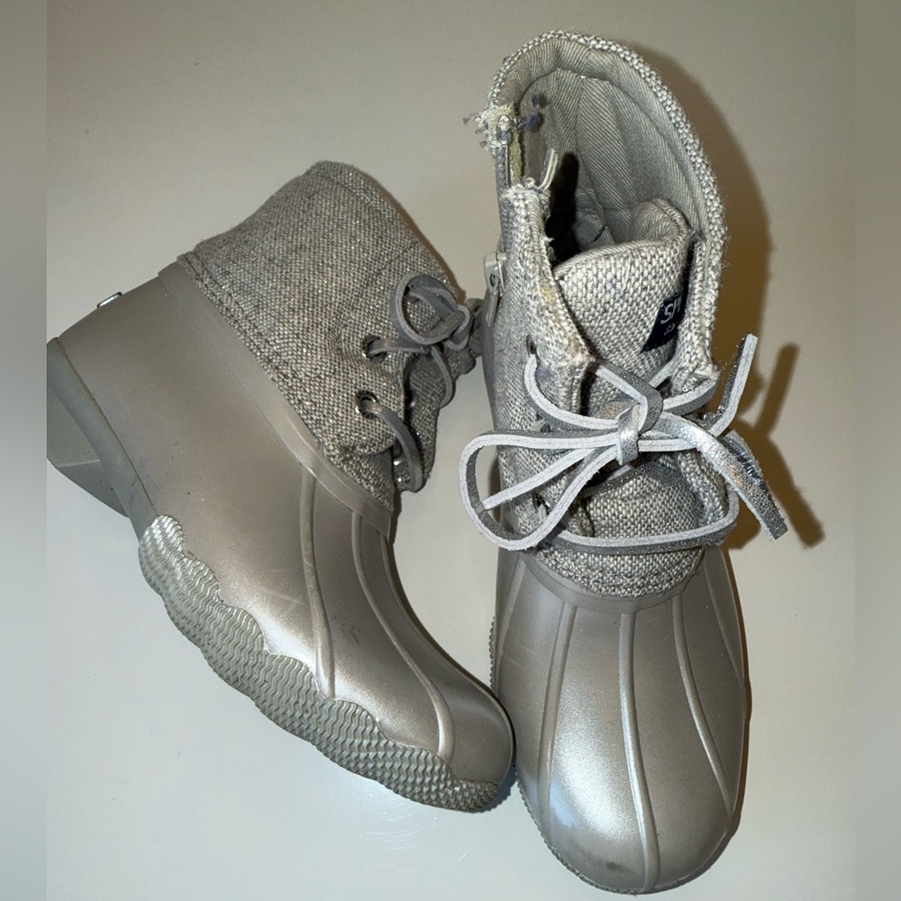SPERRY KIDS SALTWATER DUCK BOOTS SILVER SZ 11 (Littles)